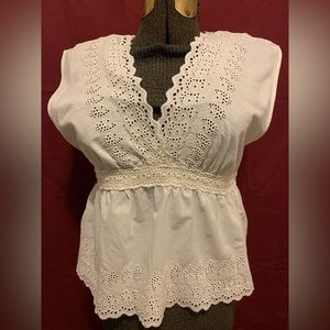 AE White Eyelet Sleeveless Crossover V-neck V-back Blouse